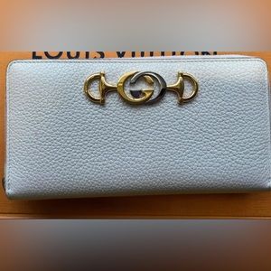 GUCCI
Grainy Calfskin Zumi Zip Around Wallet